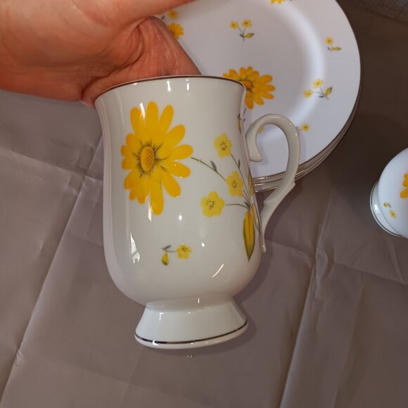 VTG 70s Japan Dinnerware SHEFFIELD China "SUNSHINE" Yellow Daisy Plates Mugs Set - Picture 4 of 6